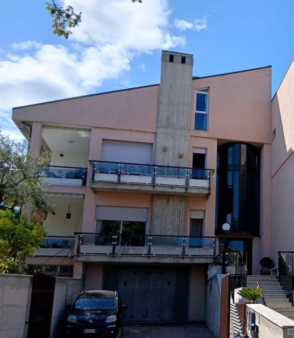 casa indipendente in vendita a Pescara in zona Colle Innamorati