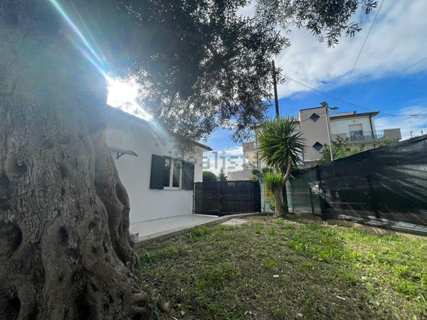 casa indipendente in vendita a Pescara in zona San Giovanni