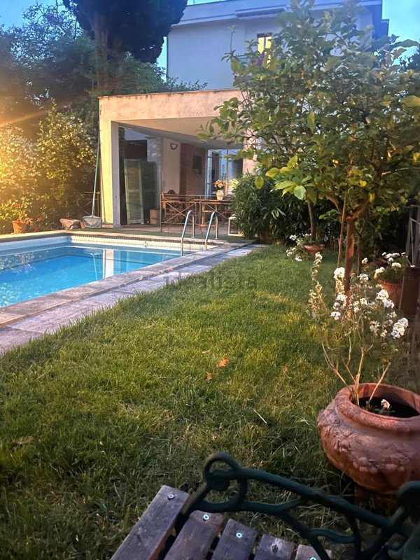 casa indipendente in vendita a Pescara in zona Centro Città