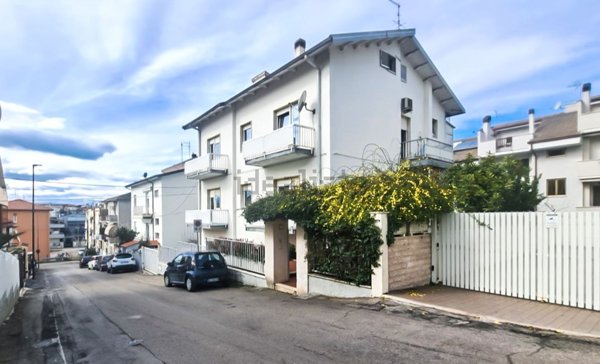 casa indipendente in vendita a Pescara in zona Ospedale