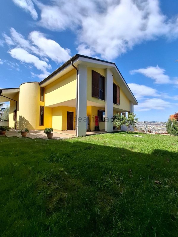 casa indipendente in vendita a Pescara