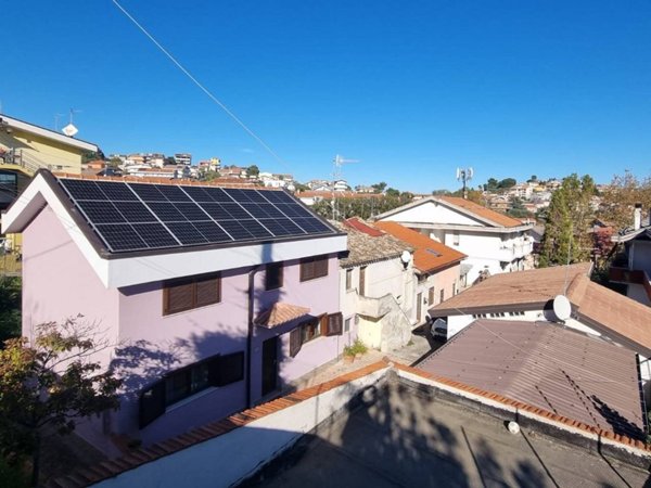 casa indipendente in vendita a Pescara in zona Ospedale