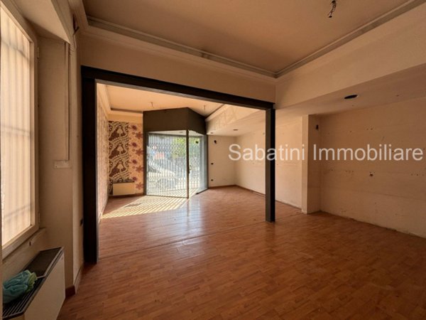 locale commerciale in vendita a Pescara