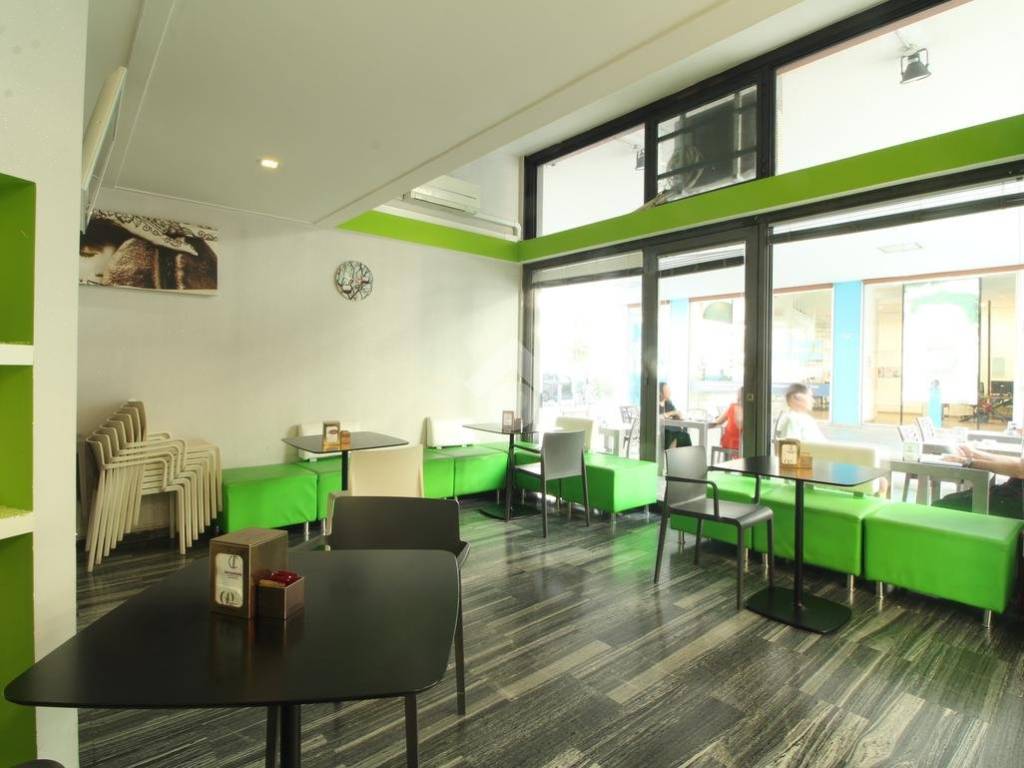 negozio in vendita a Pescara in zona Centro Città