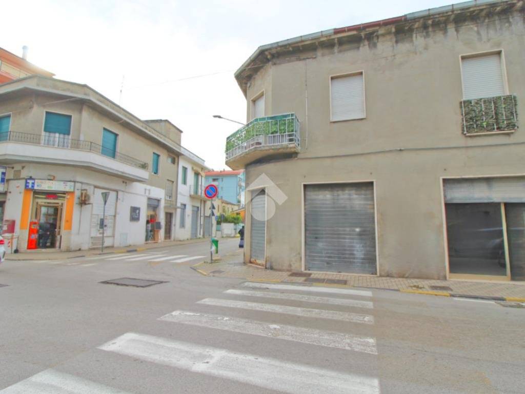 negozio in vendita a Pescara in zona Stadio