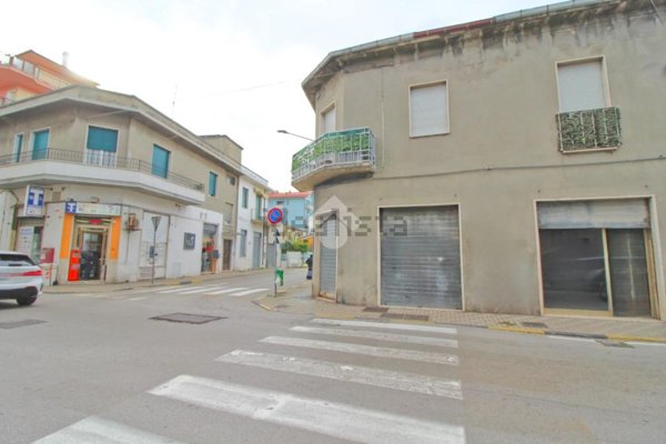 negozio in vendita a Pescara in zona Porta Nuova