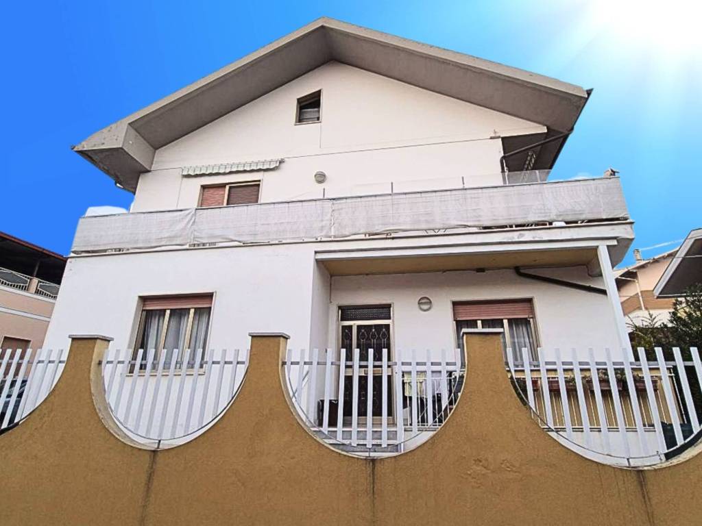 casa indipendente in vendita a Pescara in zona Ospedale