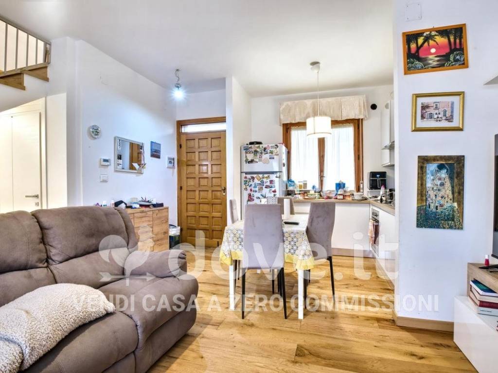 casa indipendente in vendita a Pescara in zona Ospedale