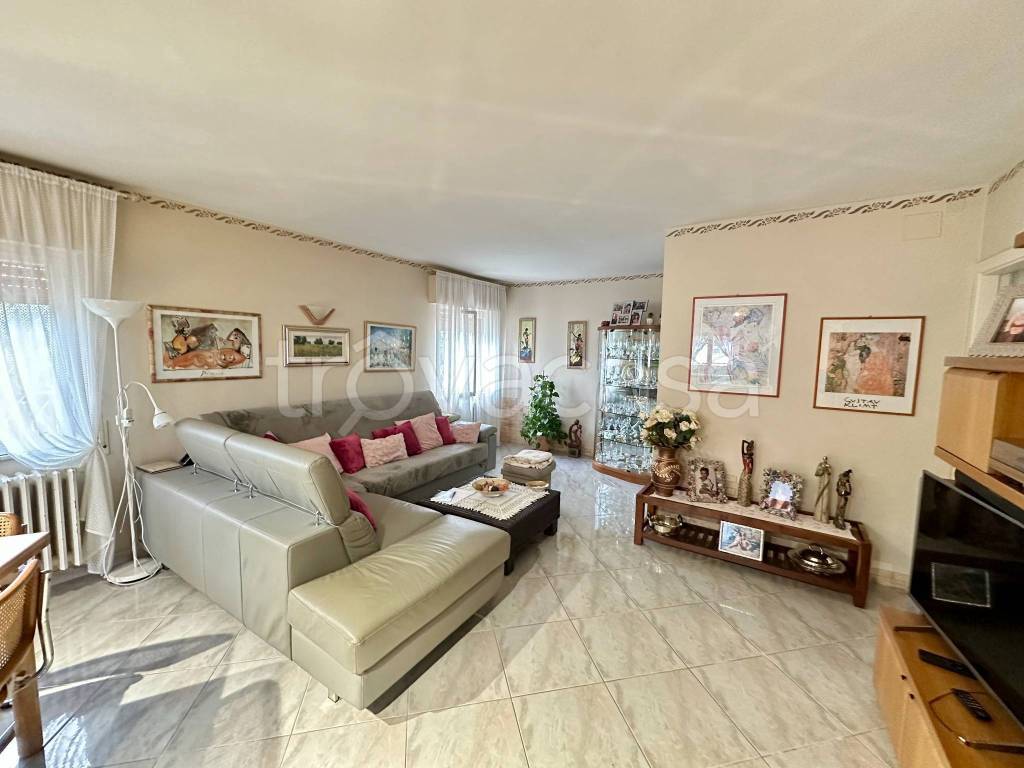 casa indipendente in vendita a Pescara in zona Colle Scorrano