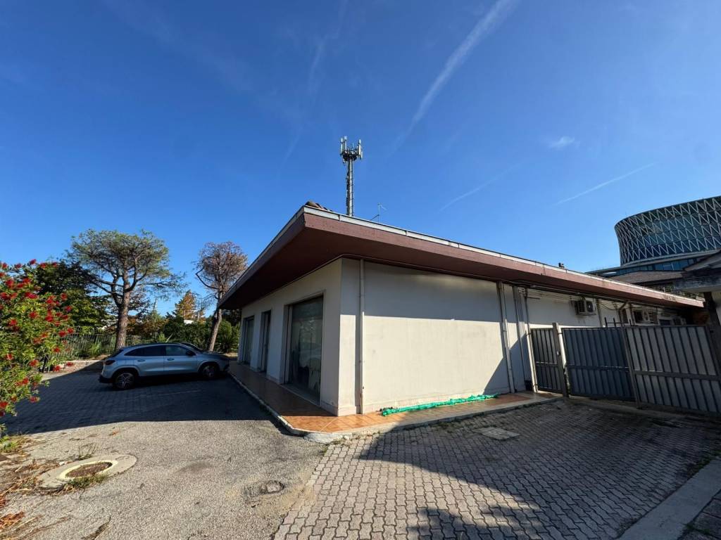 negozio in vendita a Pescara in zona Porta Nuova