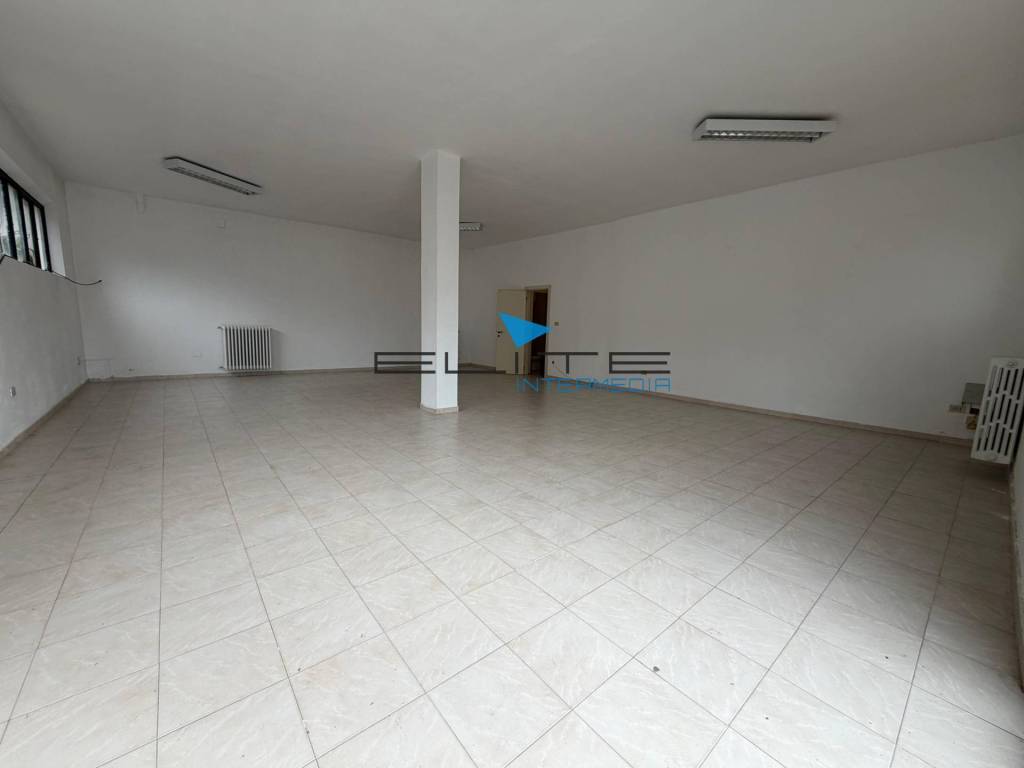 negozio in vendita a Pescara