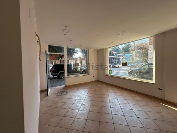 locale commerciale in vendita a Pescara in zona Centro Città