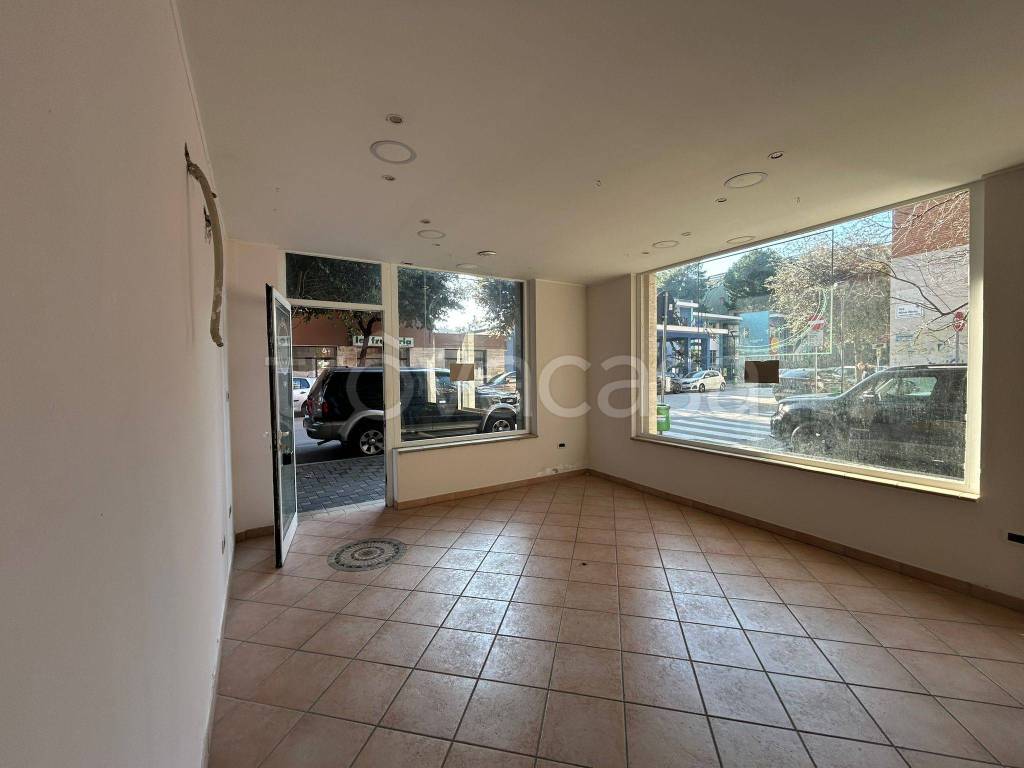 negozio in vendita a Pescara in zona Centro Città