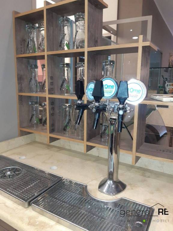 negozio in vendita a Pescara in zona Stadio