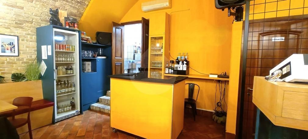 negozio in vendita a Pescara in zona Centro Città