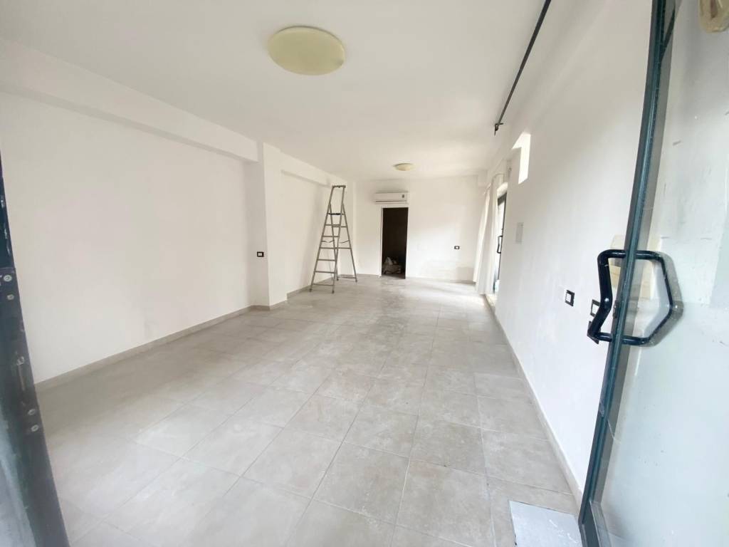 negozio in vendita a Pescara in zona Porta Nuova