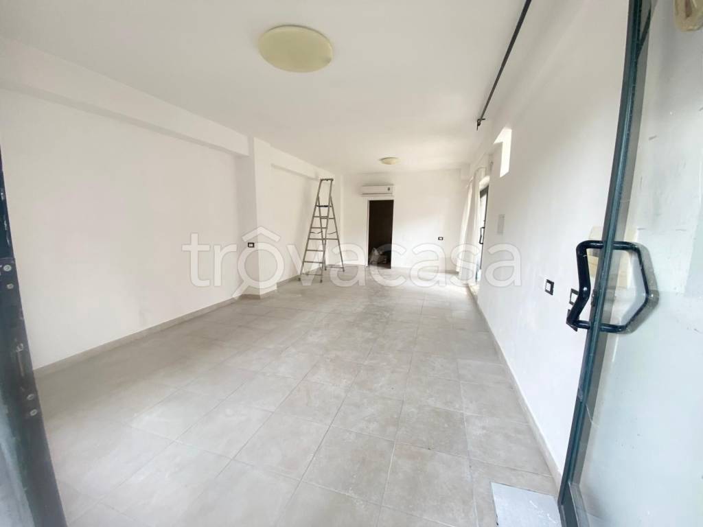 negozio in vendita a Pescara in zona Porta Nuova