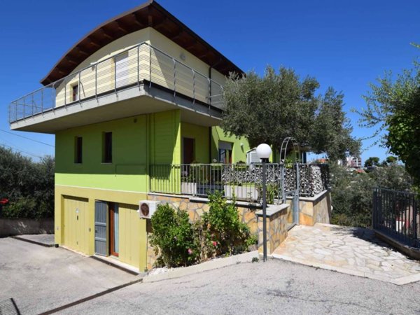 casa semindipendente in vendita a Pescara in zona Ospedale