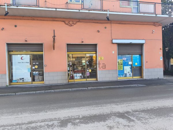 locale commerciale in vendita a Pescara