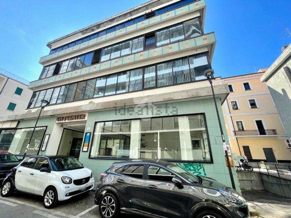 negozio in vendita a Pescara in zona Centro Città