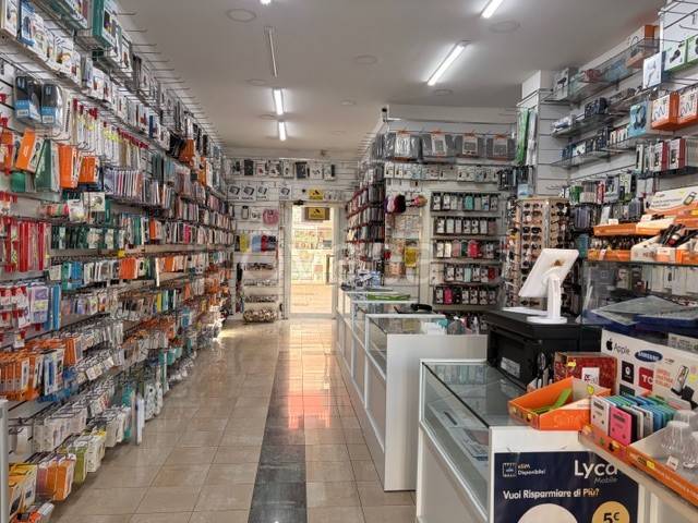 negozio in vendita a Pescara in zona Centro Città