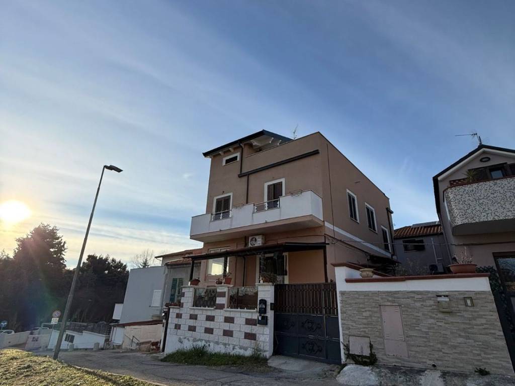 casa indipendente in vendita a Pescara in zona Centro Città