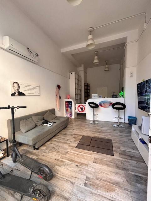 negozio in vendita a Pescara