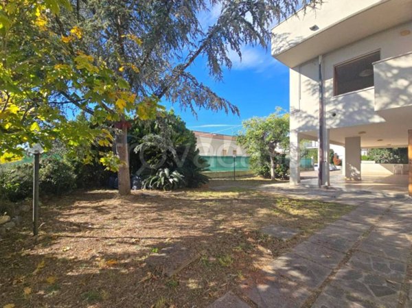 casa indipendente in vendita a Pescara in zona Ospedale