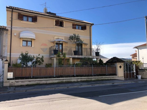 casa indipendente in vendita a Pescara in zona Ospedale