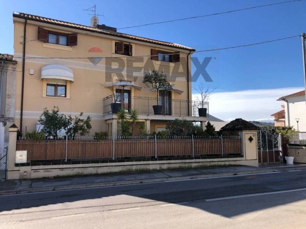 casa indipendente in vendita a Pescara in zona Ospedale