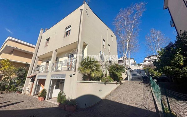 casa indipendente in vendita a Pescara in zona Colle Innamorati