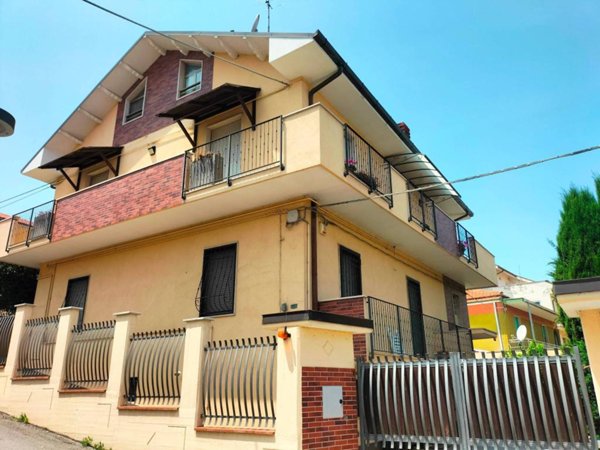 casa indipendente in vendita a Pescara in zona Ospedale