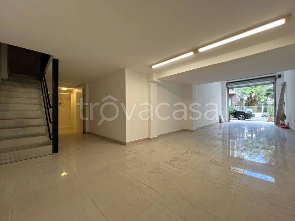 locale commerciale in vendita a Pescara in zona Duca degli Abruzzi