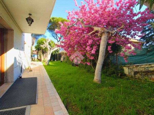 casa indipendente in vendita a Pescara in zona Ospedale