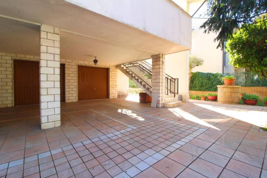 casa indipendente in vendita a Pescara in zona Colle Innamorati