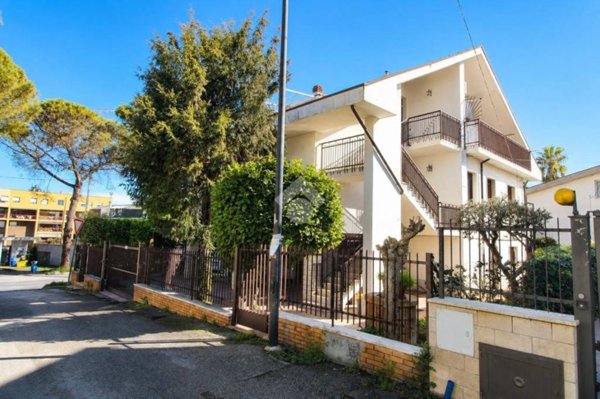casa indipendente in vendita a Pescara in zona Colle Innamorati