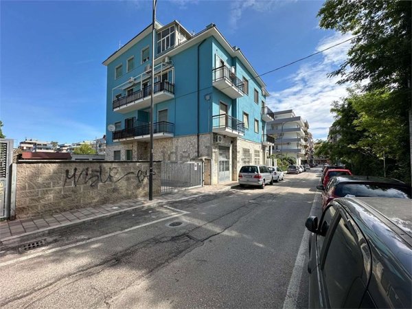 locale commerciale in vendita a Pescara in zona Duca degli Abruzzi