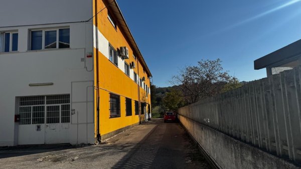 locale di sgombero in vendita a Pescara