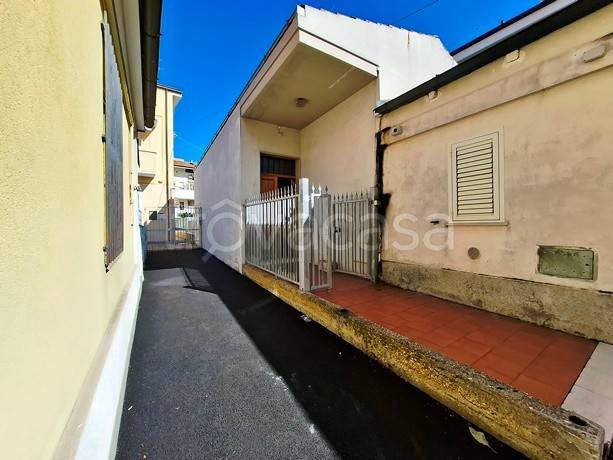 casa indipendente in vendita a Pescara in zona Ospedale