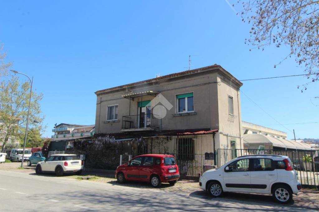 casa indipendente in vendita a Pescara in zona Madonna del Fuoco