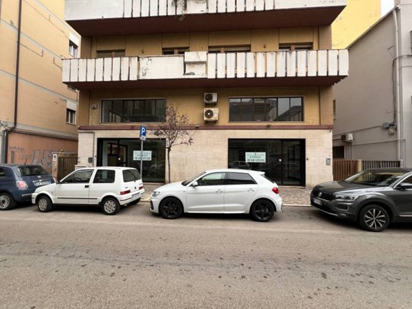 negozio in vendita a Pescara
