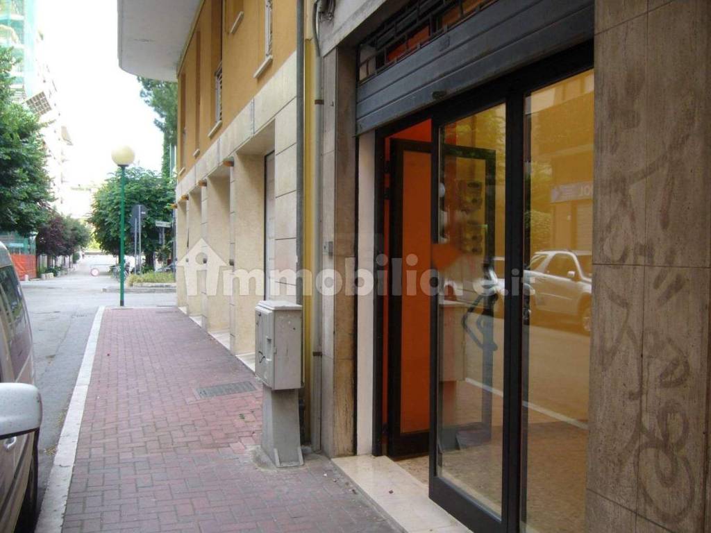 negozio in vendita a Pescara