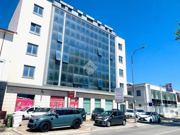 negozio in vendita a Pescara