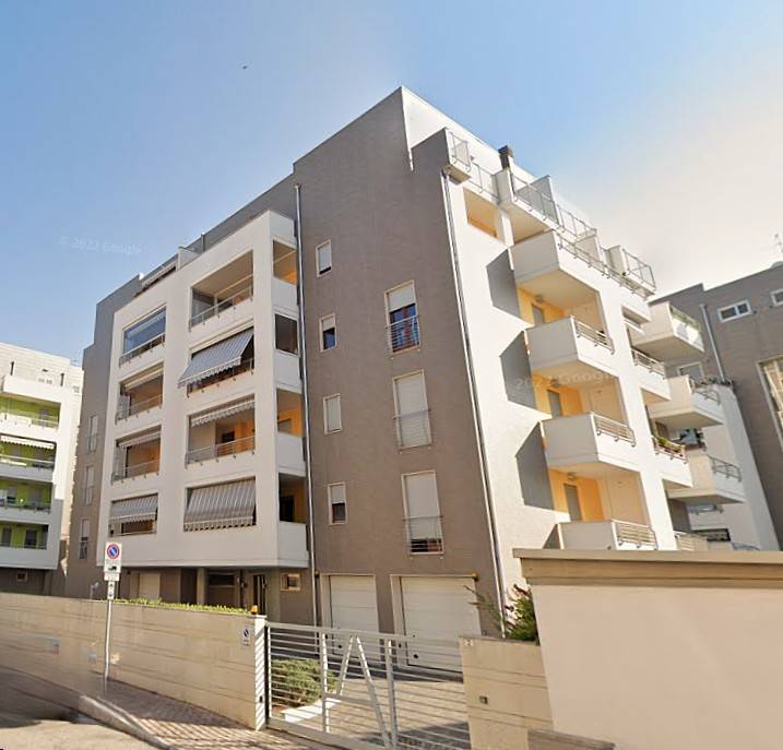 locale commerciale in vendita a Pescara in zona Stadio