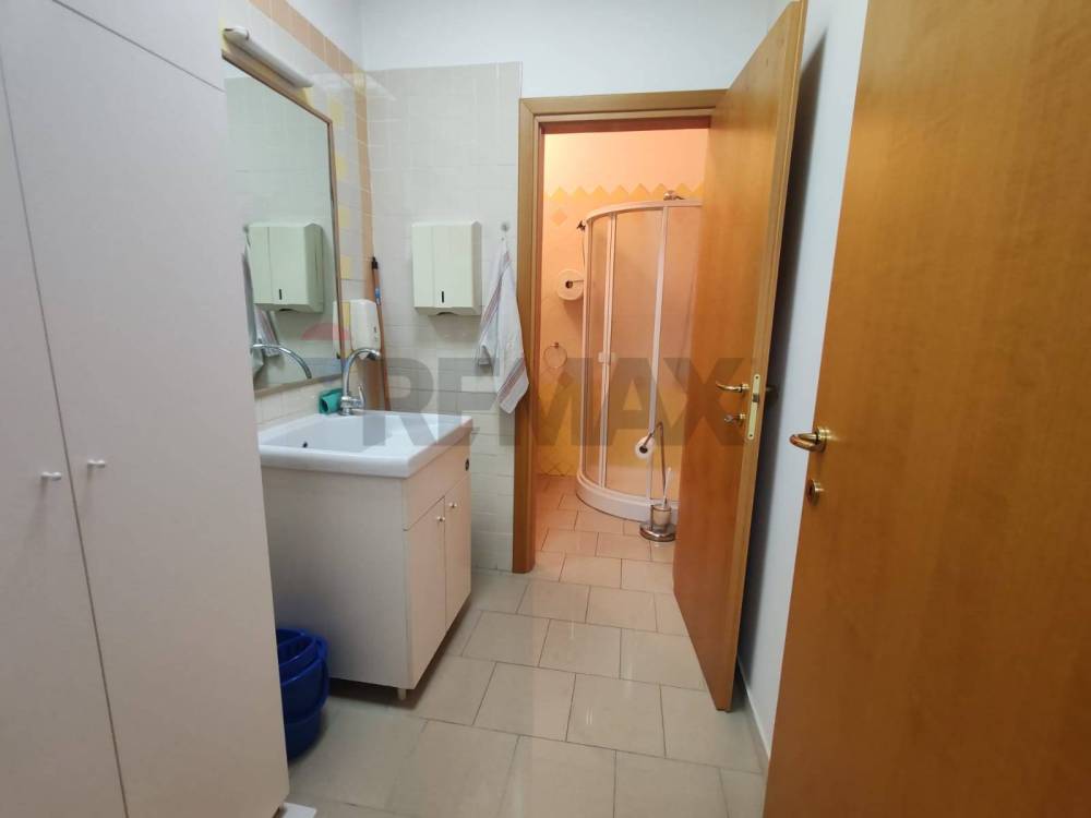 locale commerciale in vendita a Pescara