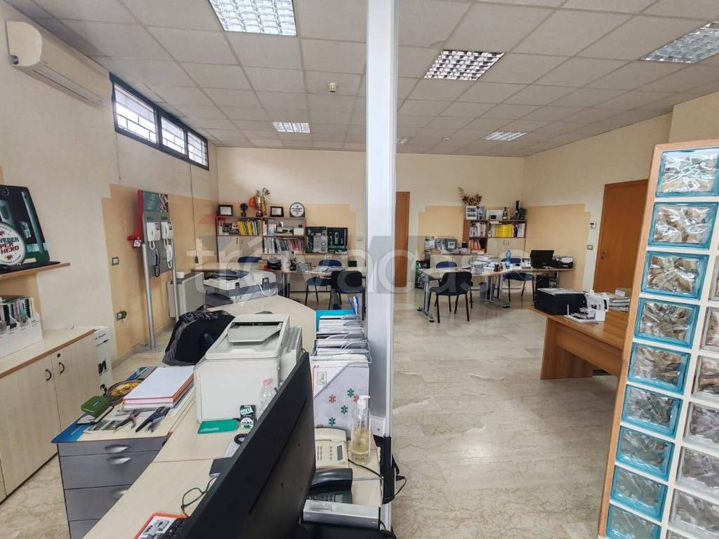 negozio in vendita a Pescara in zona Colle Scorrano