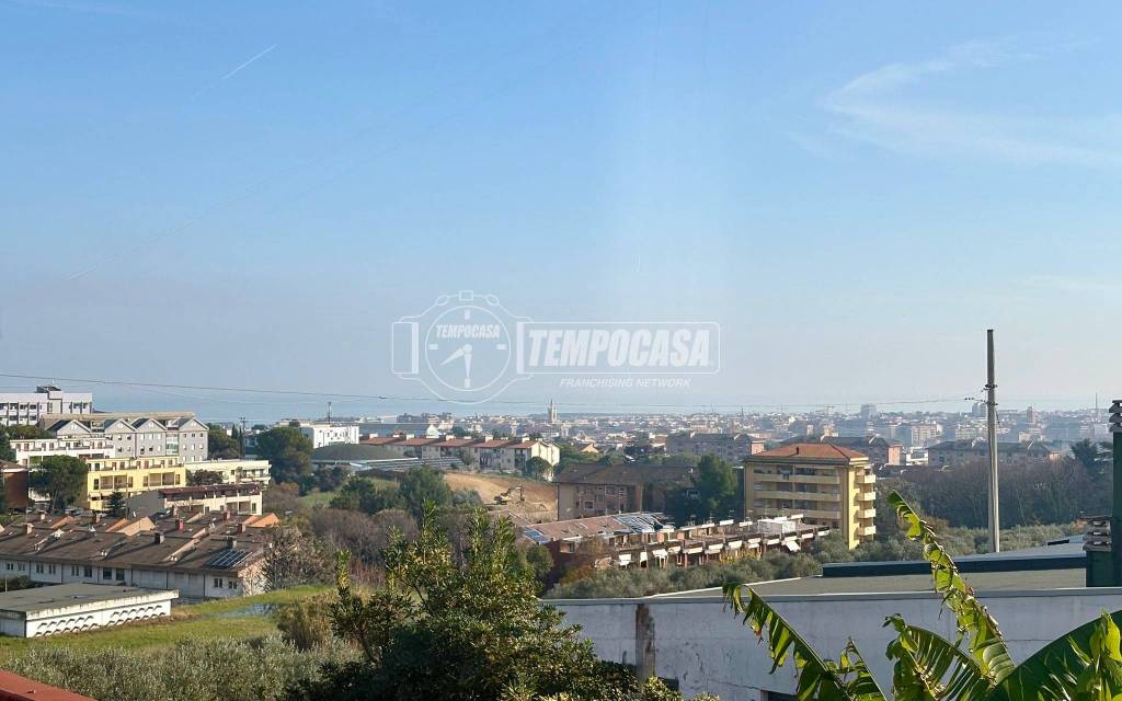 casa indipendente in vendita a Pescara in zona Colle di Mezzo