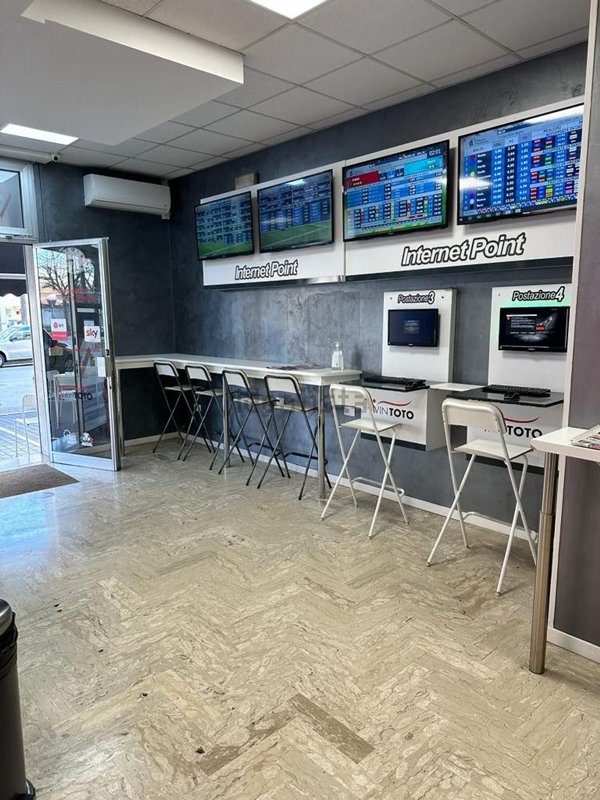 negozio in vendita a Pescara in zona Centro Città
