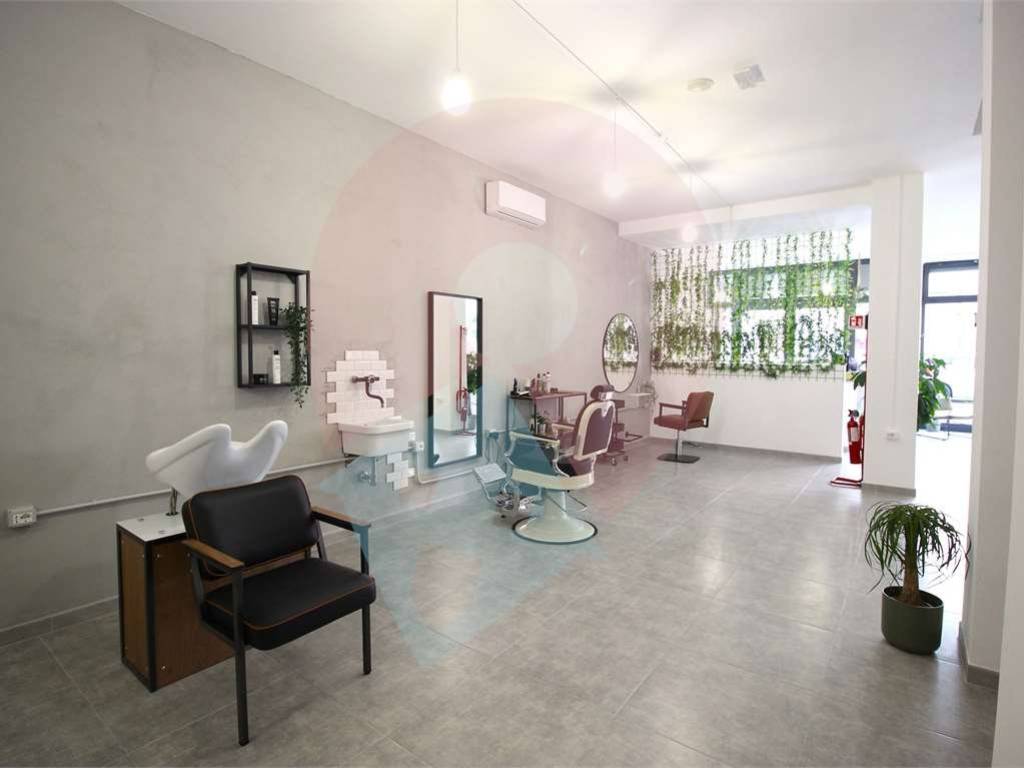 negozio in vendita a Pescara in zona Porta Nuova