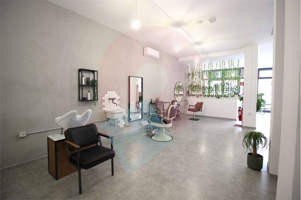 negozio in vendita a Pescara in zona Porta Nuova